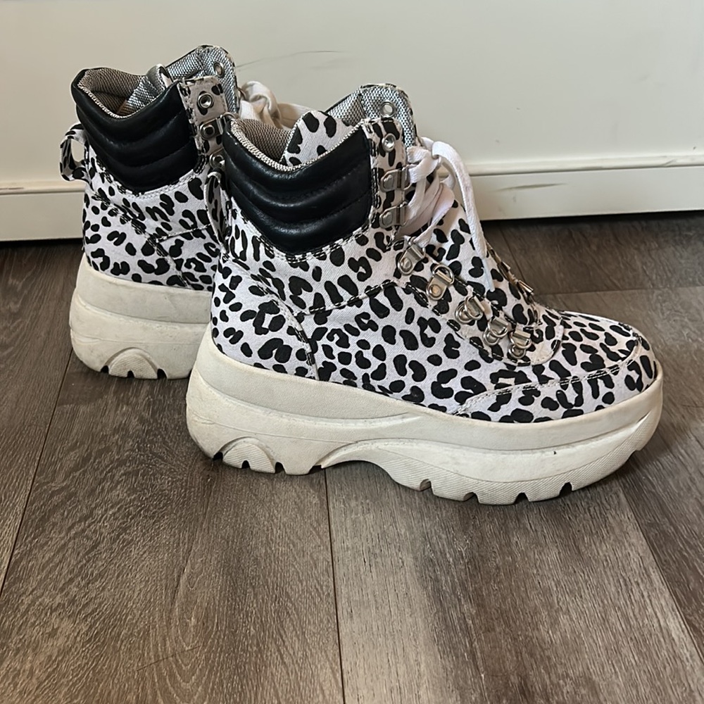 Platform Shoes - Picture 2 of 3